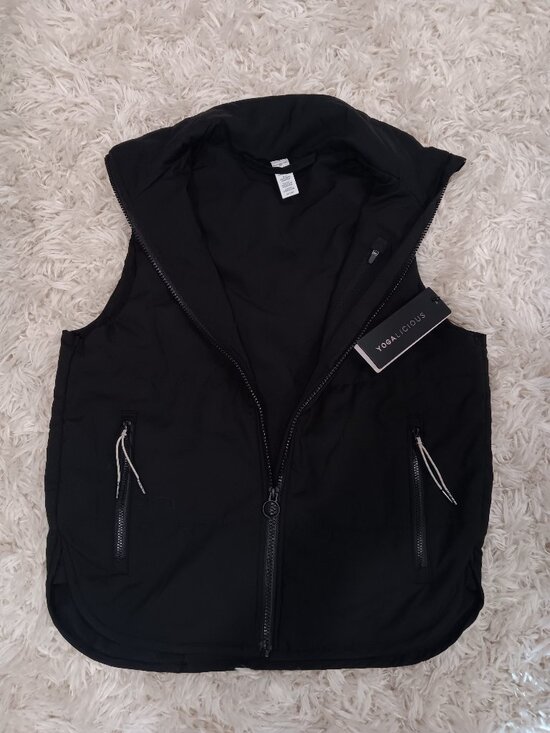 Yogalicious Jackets & Blazers - Yogalicious below zero puffer vest / Black / NWT